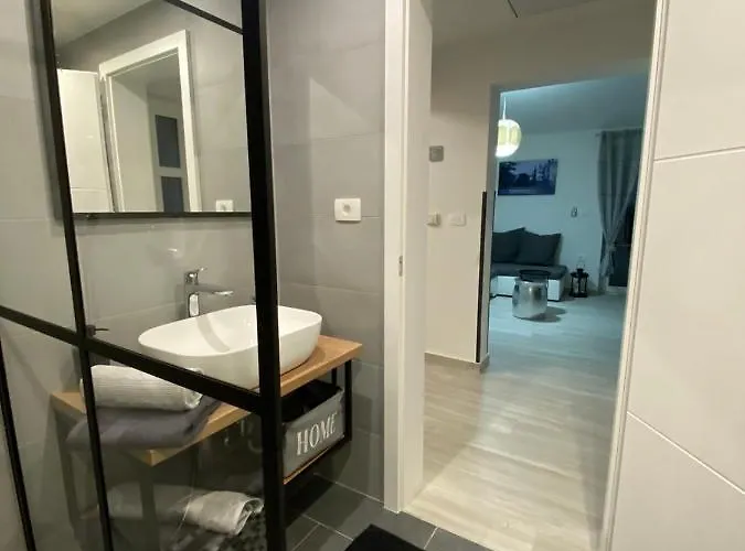 Apartma Mija-dekani Apartman *